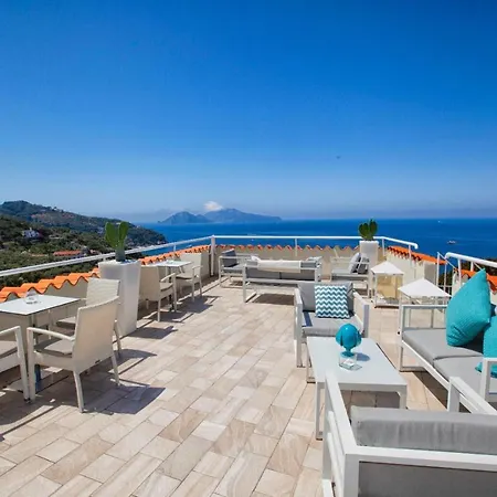 Vista Di Capri Hotel 4*