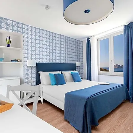 Vista Di Capri Hotel 4*